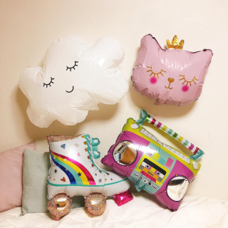 大きめバルーンでお部屋をデコレーション♪ カラフルでとってもにぎやかな印象に。