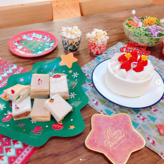 クリスマスデザインのアイテムでスペシャルなパーティーに♪　“１００円で暮らしは楽しくなる“