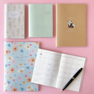 新生活のスタートに手帳もお気に入りのデザインを♪　“１００円で暮らしは楽しくなる“