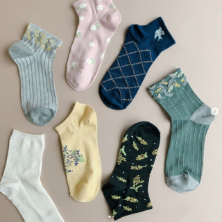 足もとの衣替えもお忘れなく♪ お気に入りの１足が見つかるかも。　“１００円で暮らしは楽しくなる“