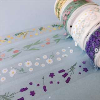 透け感を楽しめる花柄のマスキングテープ♪ 手で簡単に切ることができ、きれいに剥がせます。　“１００円で暮らしは楽しくなる“