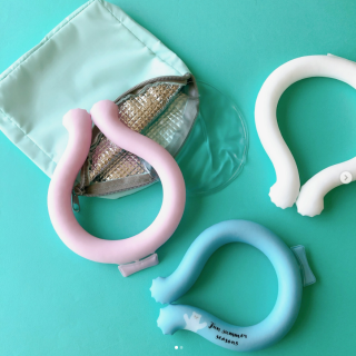 本格的な暑さがやってくる前に、早めの対策を！ 首元がひんやり快適なクールネックバンド♪ 持ち運びに便利なポーチも登場！　“１００円で暮らしは楽しくなる“