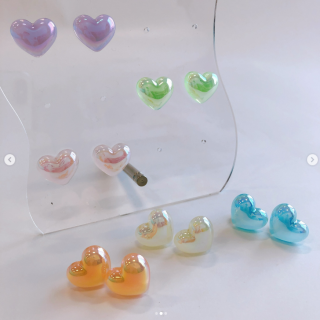 オーロラのようにキラキラ光るアクセサリーで、可愛いいをプラスしよう♪　“１００円で暮らしは楽しくなる“