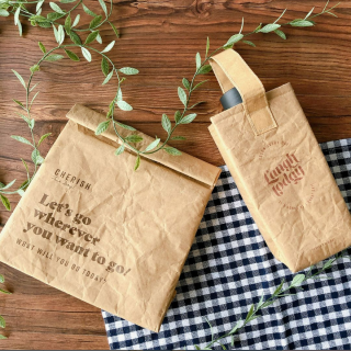 紙袋みたいなのに、保温も保冷もできちゃいます♪　“１００円で暮らしは楽しくなる“