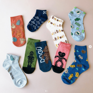 埴輪や土偶、古墳などをデザインした靴下が登場中！ 友達や家族とお揃いコーデも楽しめます♪　“１００円で暮らしは楽しくなる“