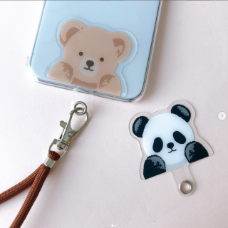 スマホが簡単にストラップタイプに。クリアケースからのぞくかわいい子たち　“１００円で暮らしは楽しくなる“