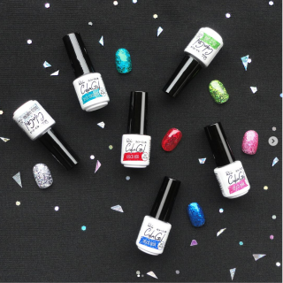 ギラギラホロがキラめく、パワフルでインパクトのあるカラー。　“１００円で暮らしは楽しくなる“