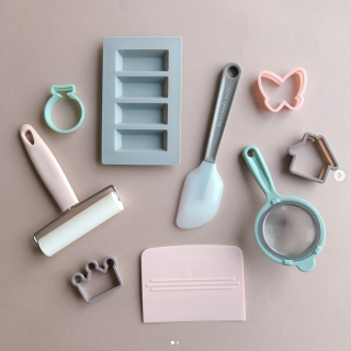 お気に入りのグッズを揃えたら、お菓子づくりはもっと楽しくなる。　“１００円で暮らしは楽しくなる“