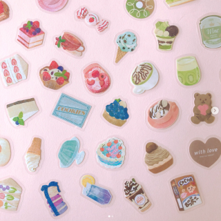 おなかすいちゃう！ドーナツ、目玉焼き、たくさんのメニューがあるよ。　“１００円で暮らしは楽しくなる“