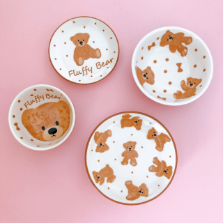 小さな小さなお皿。おこさまのお菓子にも。　“１００円で暮らしは楽しくなる“