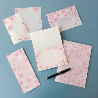 優しい色使いの桜がかわいらしい❀ 春色のお手紙で気持ちを伝えてみませんか。　“１００円で暮らしは楽しくなる“