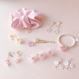 一年に一度だけのピンクにあふれる桜の季節。一足先に小物で取り入れてみてはいかがでしょうか♡
