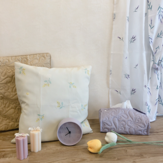 シンプルながら部屋を彩るデザイン　“１００円で暮らしは楽しくなる“