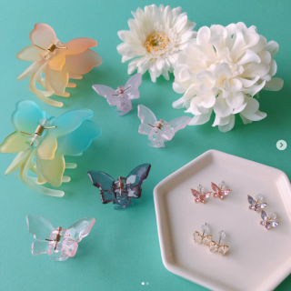 春の装いに華やかなバタフライデザインを　“１００円で暮らしは楽しくなる“