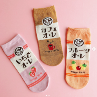 食べ物モチーフのポップな靴下がたくさん♪　“１００円で暮らしは楽しくなる“