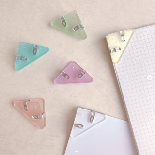 書類の角をすっきりまとめる！ コピー用紙約50枚分がとめられます。　“１００円で暮らしは楽しくなる“