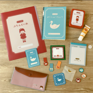 レトロな雰囲気がノスタルジーな気持ちにさせる文具シリーズ。　“１００円で暮らしは楽しくなる“