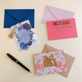 大切なあの人の一年で一番特別な日に心を込めたメッセージを送ろう。　“１００円で暮らしは楽しくなる“