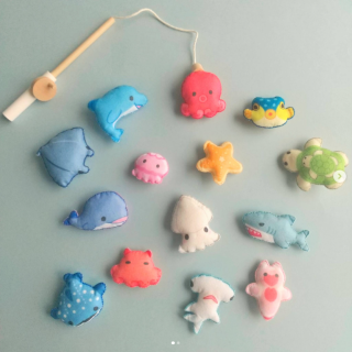 フェルトを切って縫うと海のいきものが作れます♪　“１００円で暮らしは楽しくなる“