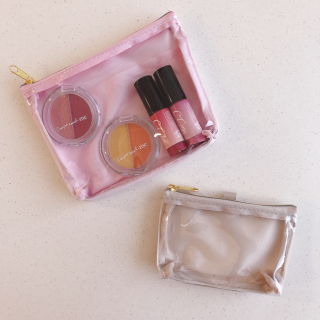 片面クリアのコンパクトポーチ♪ コスメはもちろん、カプセルトイや推しアイテム等を入れればいつもお気に入りが愛でられちゃう　“１００円で暮らしは楽しくなる“