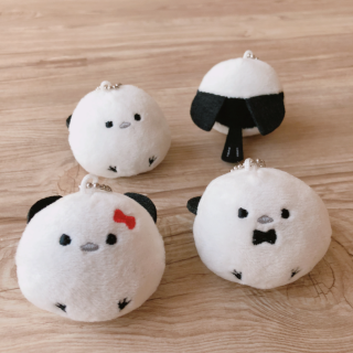 ころんと可愛いシマエナガのぬいぐるみキーホルダー。　“１００円で暮らしは楽しくなる“