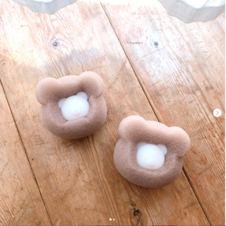 お洗濯時、衣類と一緒に洗濯機に入れるだけ。水面に浮遊したペットの毛や糸くずなどをからめとってくれる優れもの🐻　“１００円で暮らしは楽しくなる“