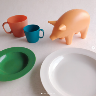 キャンドゥでは環境を意識した商品の拡充の一環として 「Long Life Plastic Project」に賛同し、 環境に配慮したバイオマスプラスチックを使用した 新しい価値観の商品を全９ラインアップ展開します。 ぜひ手に取ってご覧ください。　“１００円で暮らしは楽しくなる“