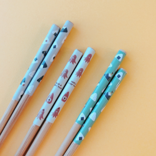 今日はどのお箸にしようかな。　“１００円で暮らしは楽しくなる“