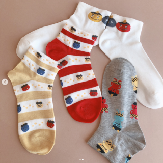 足もとで鬼の親子になりきりコーデ！　“１００円で暮らしは楽しくなる“