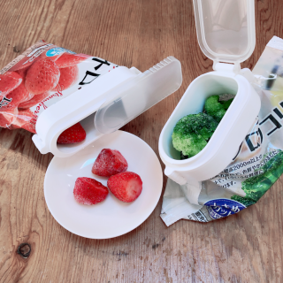 キャップを袋の口に取り付けるだけ。開け閉め簡単♪　“１００円で暮らしは楽しくなる“