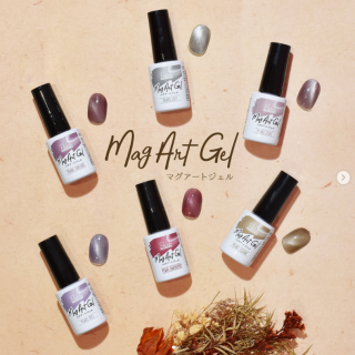 パルキコイプレミアムシリーズから、マグアートジェル第６弾が登場。 微粒子パールマグ、麗しの草花がテーマで大人の落ち着きカラー。　“１００円で暮らしは楽しくなる“