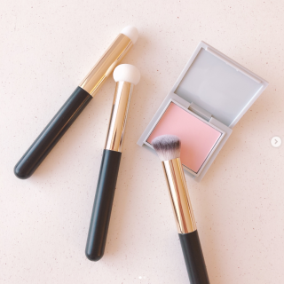 リークやリキッドファンデ、リップなどに。手を汚さず均一に塗れちゃう💄　“１００円で暮らしは楽しくなる“