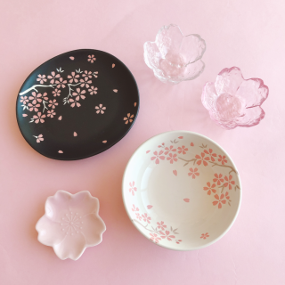 桜の小鉢に合うお料理を考えるのも楽しいですよね(*^^*)　“１００円で暮らしは楽しくなる“