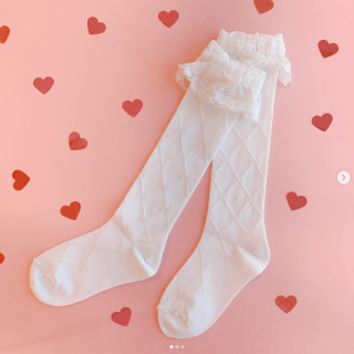 入学式、卒業式や発表会など、フォーマルなシーンにぴったりのハイソックス♪　“１００円で暮らしは楽しくなる“