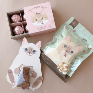 今年は猫柄のラッピンググッズが登場。手作りお菓子はもちろん、巷のお菓子を詰めるだけでもキュン♡　“１００円で暮らしは楽しくなる“