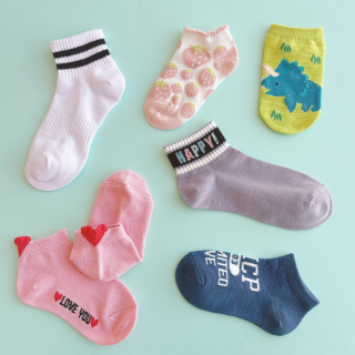 ４月のスタートを新しい靴下ではじめよう♪♪　“１００円で暮らしは楽しくなる“