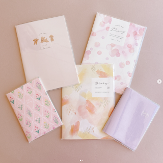 お気に入りのスケジュール帳を見つけて、新生活の予定を立てちゃおう🌷　“１００円で暮らしは楽しくなる“