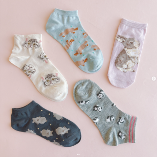 新しい柄の靴下が登場したよ～(*^^*) お気に入りを見つけてね♡　“１００円で暮らしは楽しくなる“