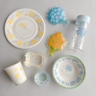 春・夏の訪れを感じるミモザとネモフィラのデザイン🌼 ピクニックやパーティ、毎日のお弁当にも🌷　“１００円で暮らしは楽しくなる“
