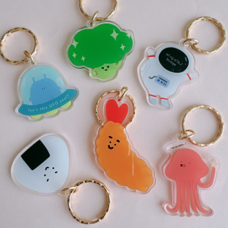 好きなモチーフはあるかな？ 両面印刷でしっかり厚みのあるアクリルキーホルダー♪　“１００円で暮らしは楽しくなる“