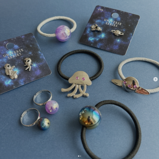 宇宙をイメージしたヘアアクセサリー☆彡 宇宙人やUFOなどのユニークなモチーフが目を惹きます✨　“１００円で暮らしは楽しくなる“