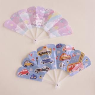 アウトドアやおでかけにも！水に強く、お子様にも使いやすいプラスチック製のかわいい扇子です🎵　“１００円で暮らしは楽しくなる“