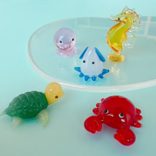 透明感が涼しげな、ガラス製ミニオブジェ。夏にぴったりな海のいきものたちです。　“１００円で暮らしは楽しくなる“