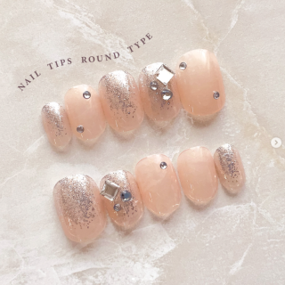 小さい爪の方にも合いやすいスモールサイズのネイルチップ。　“１００円で暮らしは楽しくなる“