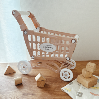 お部屋のインテリアにも馴染む、小さなお買い物カート🍎 おままごとにはもちろん、おもちゃのお片付けにも！　“１００円で暮らしは楽しくなる“