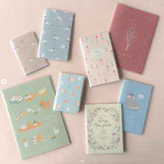 好きなデザインはもちろん、用途に合わせてお気に入りの相棒を探してみてね♪📒 “１００円で暮らしは楽しくなる“