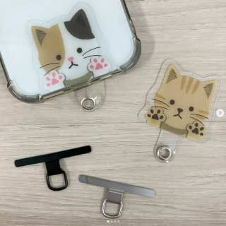 ストラップ穴がなくても、ストラップやシリコンリングをつけられちゃう！ 癒されにゃんこか、しっかり者のステンレス、どっちにしようかな♪ にゃんこにしっぽのストラップかわいいかも！？　“１００円で暮らしは楽しくなる“