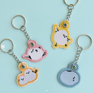 刺繍デザインがかわいいモチーフキーホルダー👽💗 あなたならどれを選ぶ？🎵　“１００円で暮らしは楽しくなる“