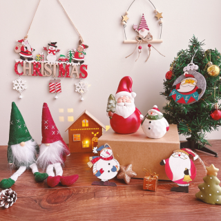 クリスマスの準備はいかがですか🎄⛄️🎅 サンタクロースや雪だるまのオブジェやオーナメントなどのクリスマスアイテムがたくさん！ 小さなスペースでも飾れてオススメです♪　“１００円で暮らしは楽しくなる“