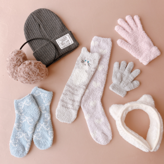 指先、足先が冷え始めたこの季節🍂ふわふわもこもこでかわいく防寒対策を🧤　“１００円で暮らしは楽しくなる“